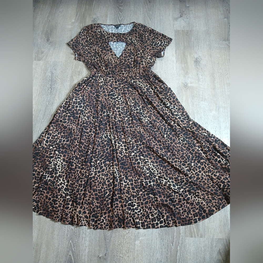 Torrid Leopard Print Midi Dress With Pockets  Size 0= Large - Picture 2 of 6